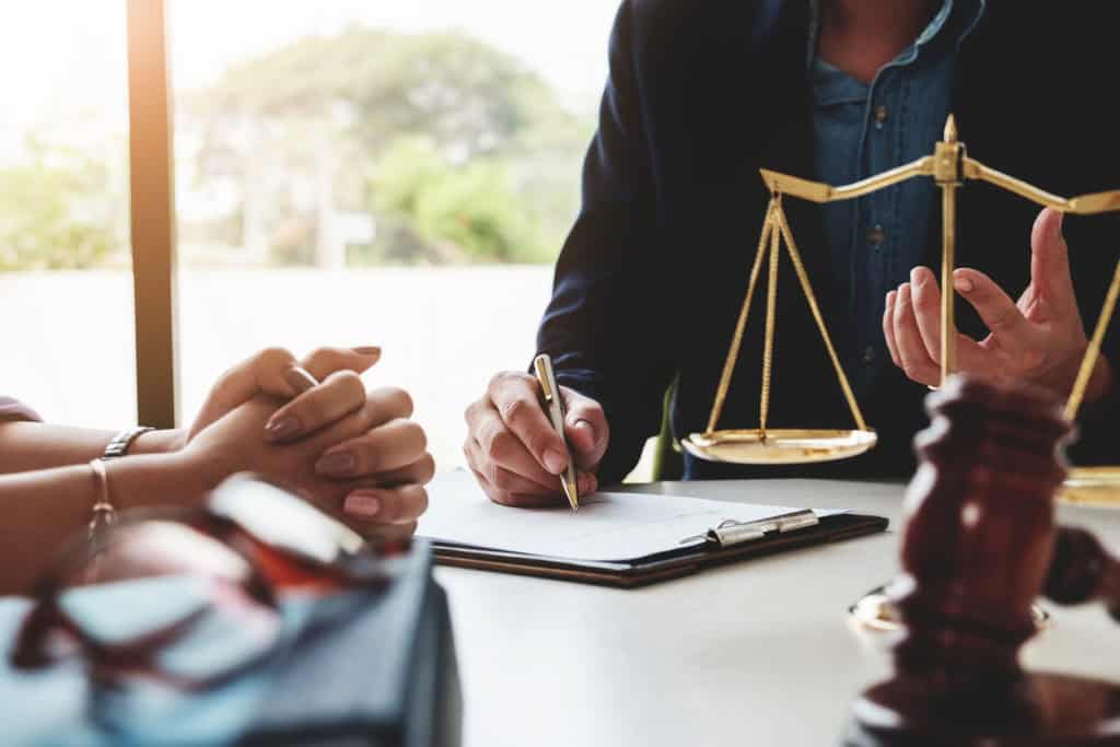 Court Applications vs. Mediation: A Less Stressful Path with EH Mediation Wokingham